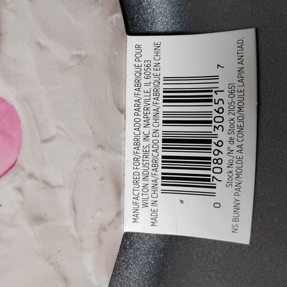 Bunny Cake Pan Wilton Nonstick New - Picture 5 of 5